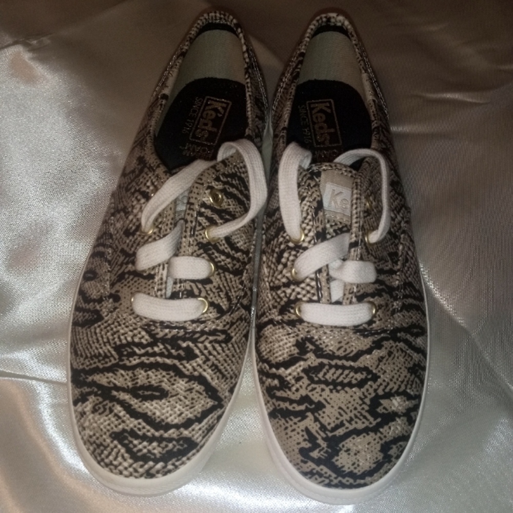 Women's size 5 Keds NWOT